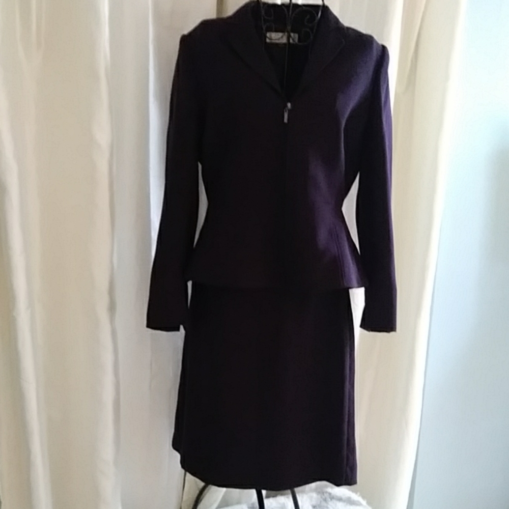 Tahari size 12p peplum style two piece suit
